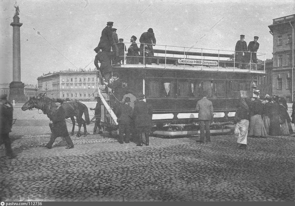 Остановка конки у Дворцовой площади