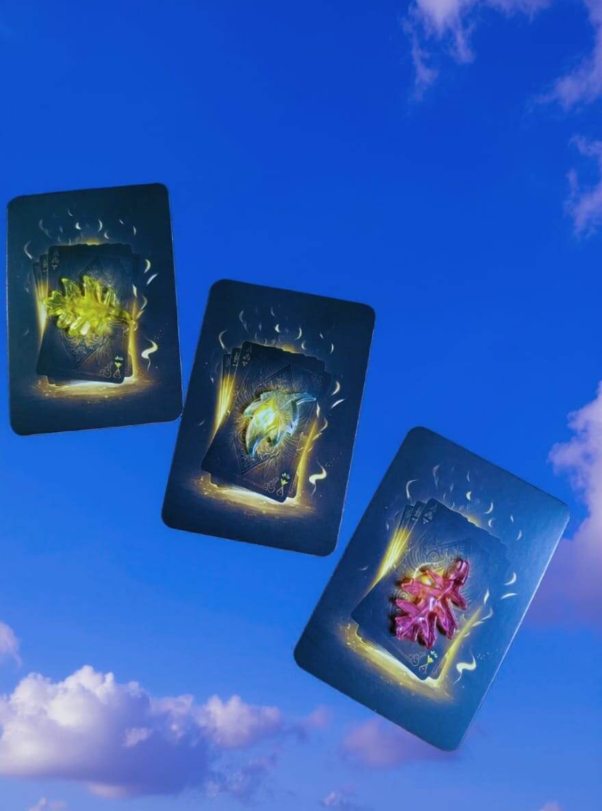 НЕОБХОДИМО СОСРЕДОТОЧИТЬСЯ И ВЫБРАТЬ КАРТУ 🔼
