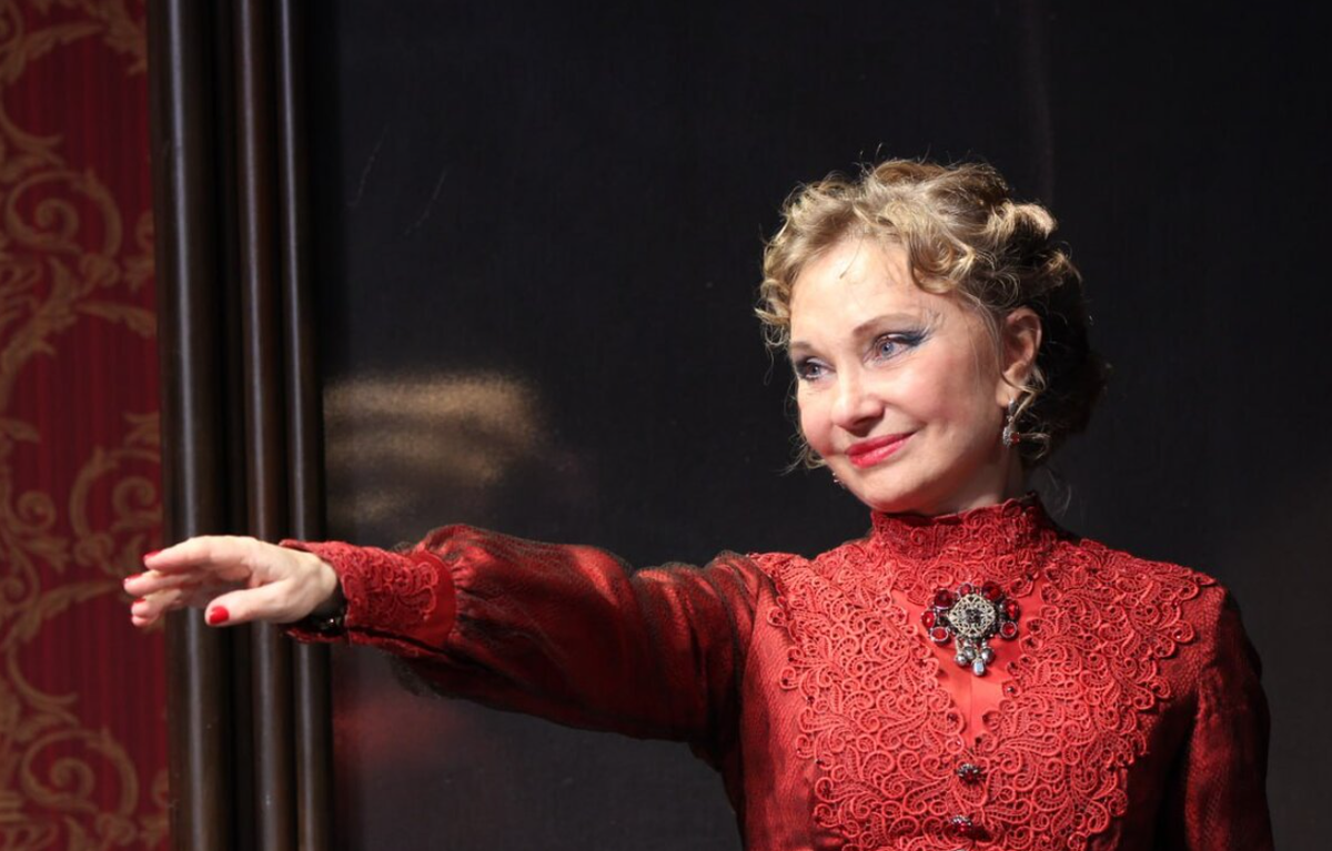 Лариса Луппиан в театре "Ленсовета"