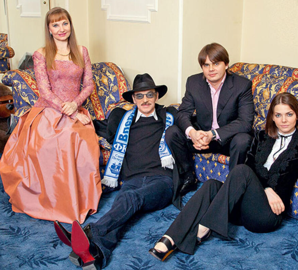 Лариса Луппиан и Боярский с детьми