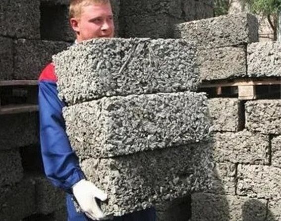 Арбоблок может и тяжелее, чем газоблок. но ненамного