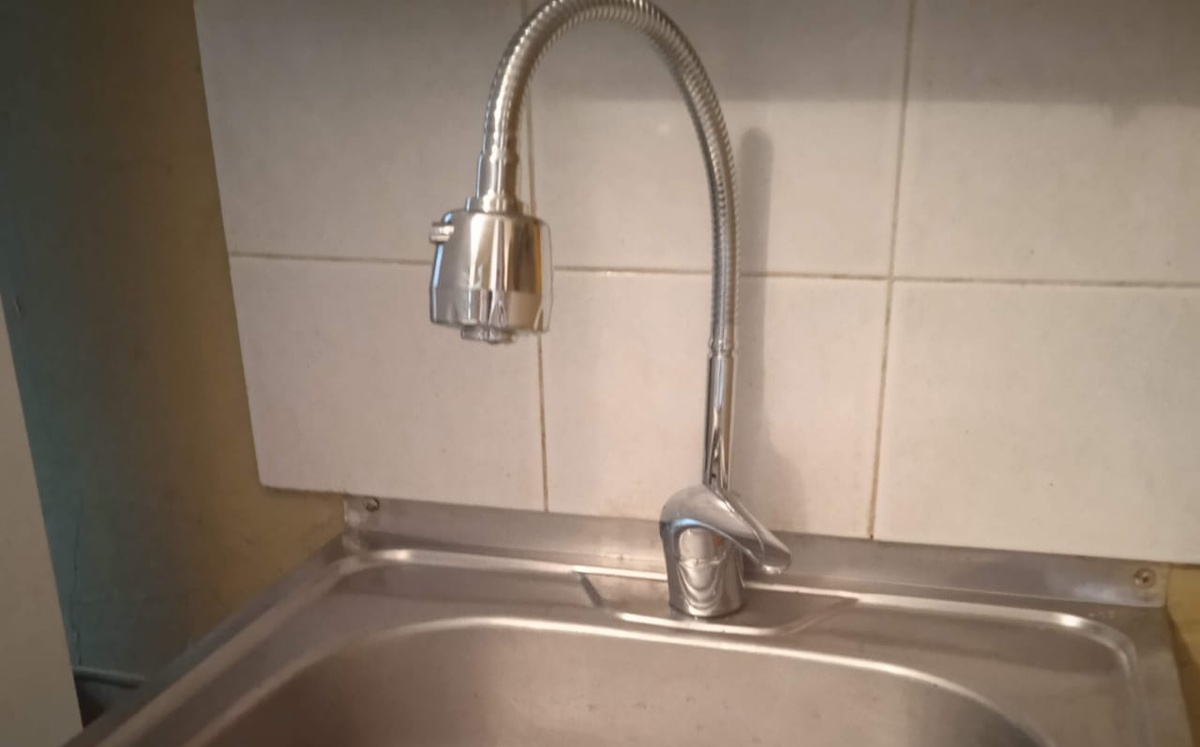 Смеситель на кухне. 