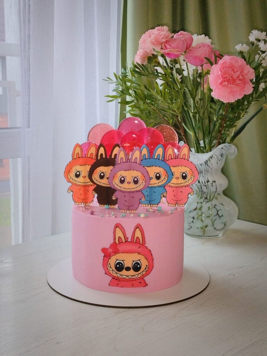 Не знаю какую фотографию приложить. Пусть будет торт ко дню рождения средней дочери. Почему-то лабубы ассоциируются у меня с послеродовой депрессией. 