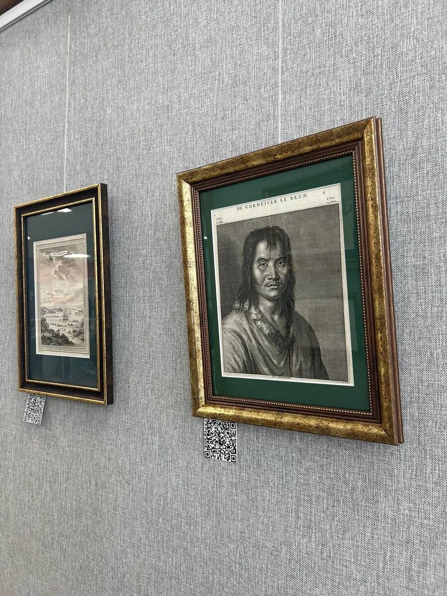 Кампус ДВФУ превратился в машину времени: по инициативе коллекционера Климентия Целовальникова и поддержке Полпредства Президента РФ в ДФО здесь открылась выставка гравюр и карт XVIII–XX веков, показывающих, как развивался русский Дальний Восток. 
⏱️ Карты первых экспедиций, иллюстрации европейских географов и путь региона от пустынных земель до космодрома «Восточный» и плавучей атомной станции.
Заставляет задуматься, почему Дальний Восток стал таким особенным для россиян. Ответ прост, Дальний Восток — это будущее страны❤️