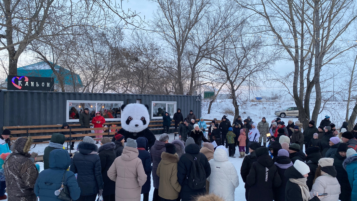 Зимой всегда больше народу, потому что каток⛸️