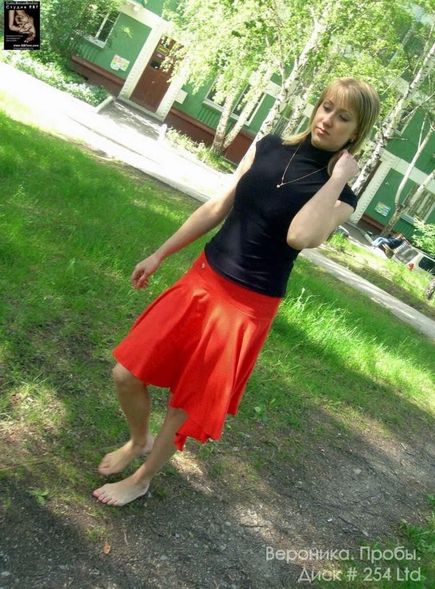 Orhidea, она же Вероника - статная красавица. Призналась, что всегда ненавидела туфли на высоком каблуке (естественно, при её росте и форме ступни!), только вот никто не предлагал ей хоть на время от них отказаться!