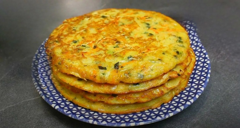    2 яйца и капуста — а на выходе аппетитная лепёшка: на завтрак домашние будут требовать только её вместо надоевших каш