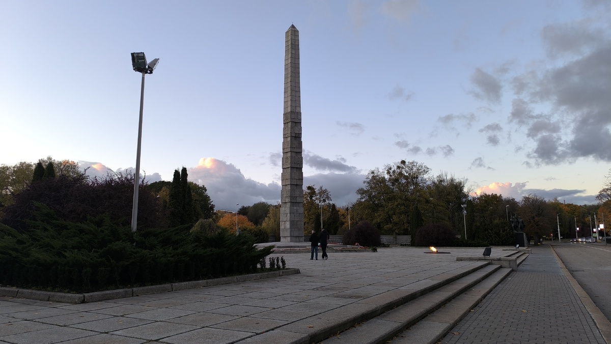 Памятник 1200 гвардейцам