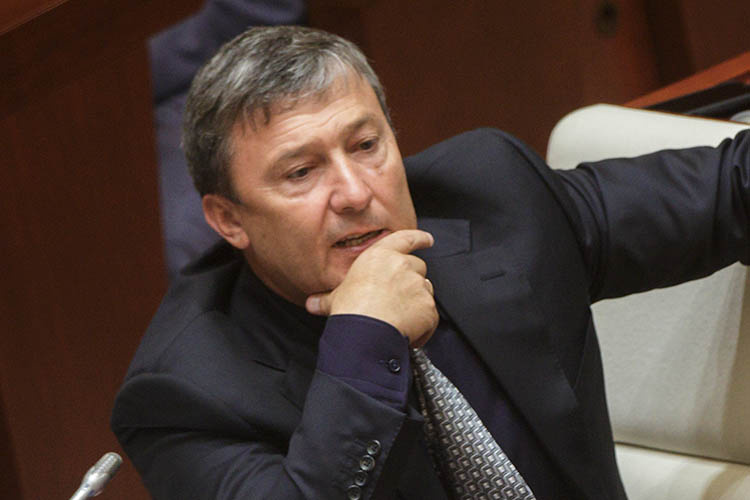    Среди крупных должников на исполнении спецотдела имеются компании, связанные с известным татарстанским строителем Равилем Зиганшиным: ПСО «Казань» (4 млрд рублей), ЗАО «Гольф Казан» (более 1 млрд рублей), АО «СК «Татфлот» (20 млн рублей).   
Фото: «БИЗНЕС Online»