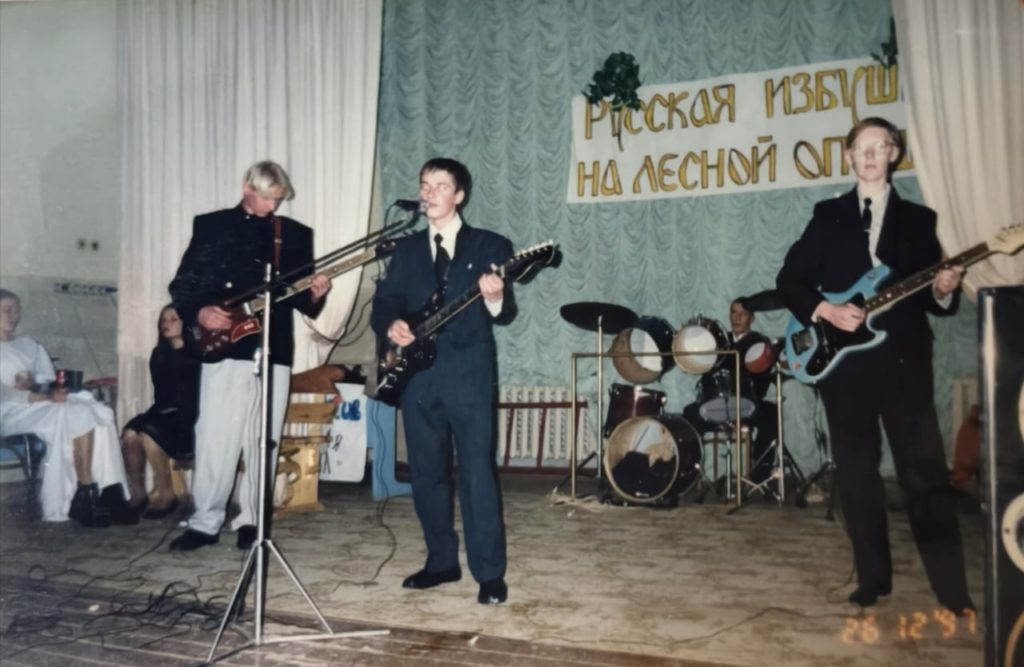     От русских народных до панк-рока: как в Волжском председателю общества слепых в жизни помогает песня
