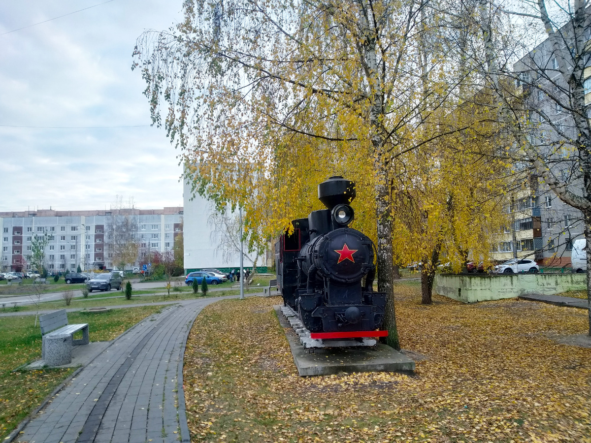 Паровоз-памятник в г. Шатура осенью 2025 года, фото автора