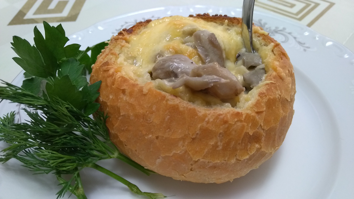 Необычный вариант жульена, который я подглядел в одном из местных кафе