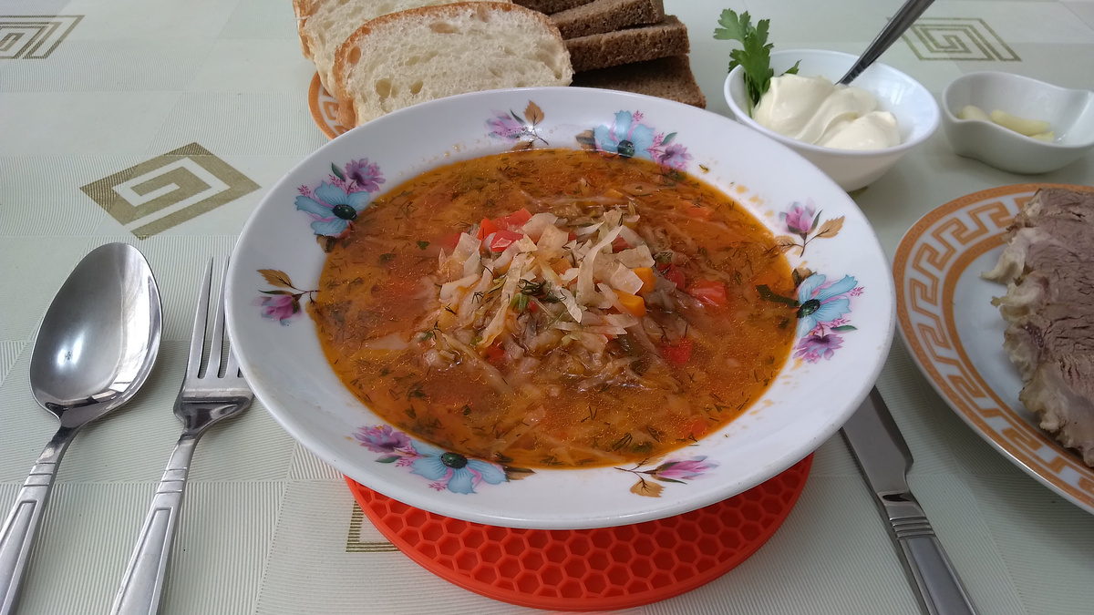 Борщ, который я больше одного раза в неделю есть не могу, поэтому очень редко готовлю его