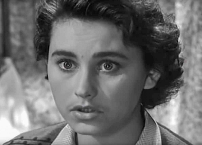 Майя Менглет. Кадр из фильма «Дело было в Пенькове» (1957). Скриншот.