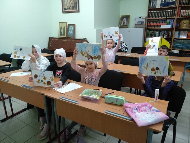 Воспитанники показывают работы