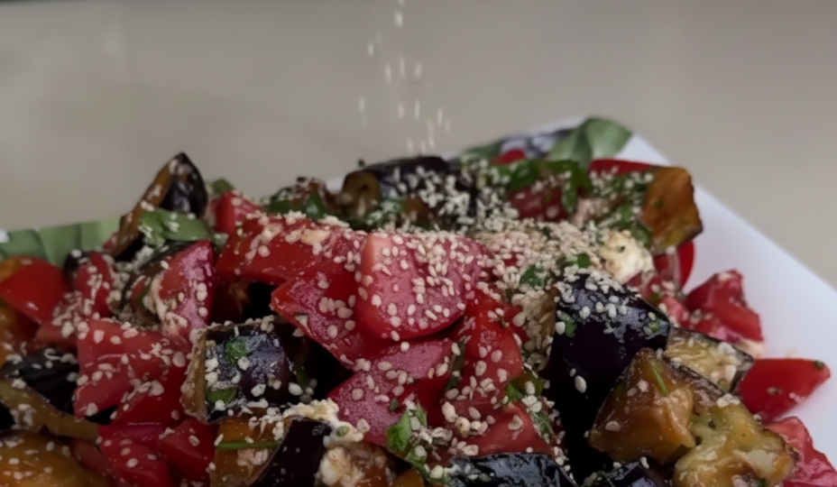 Идея для новогоднего стола - салат с баклажанами