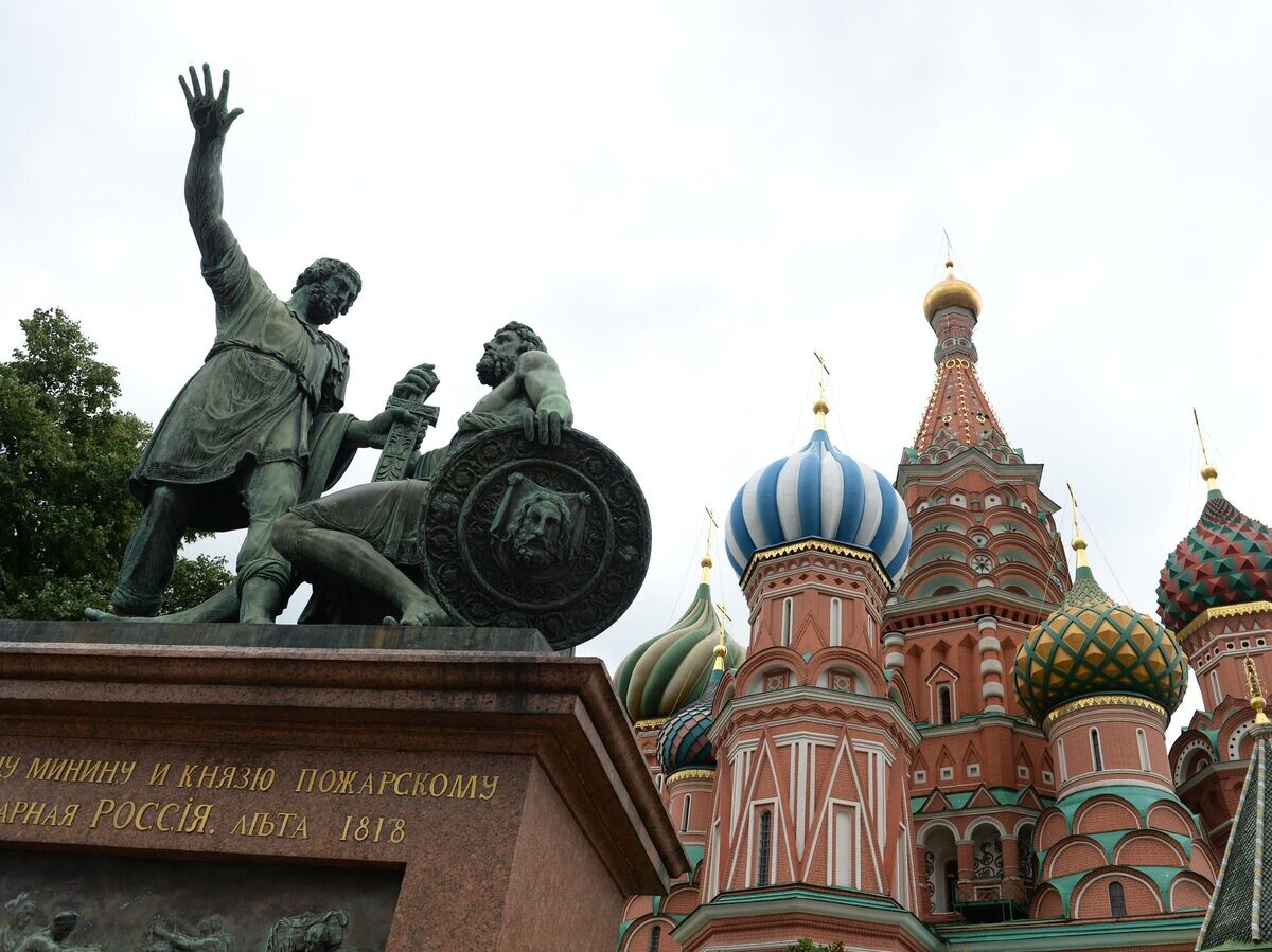    Памятник Кузьме Минину и князю Дмитрию Пожарскому. Архивное фото© РИА Новости / Сергей Пятаков