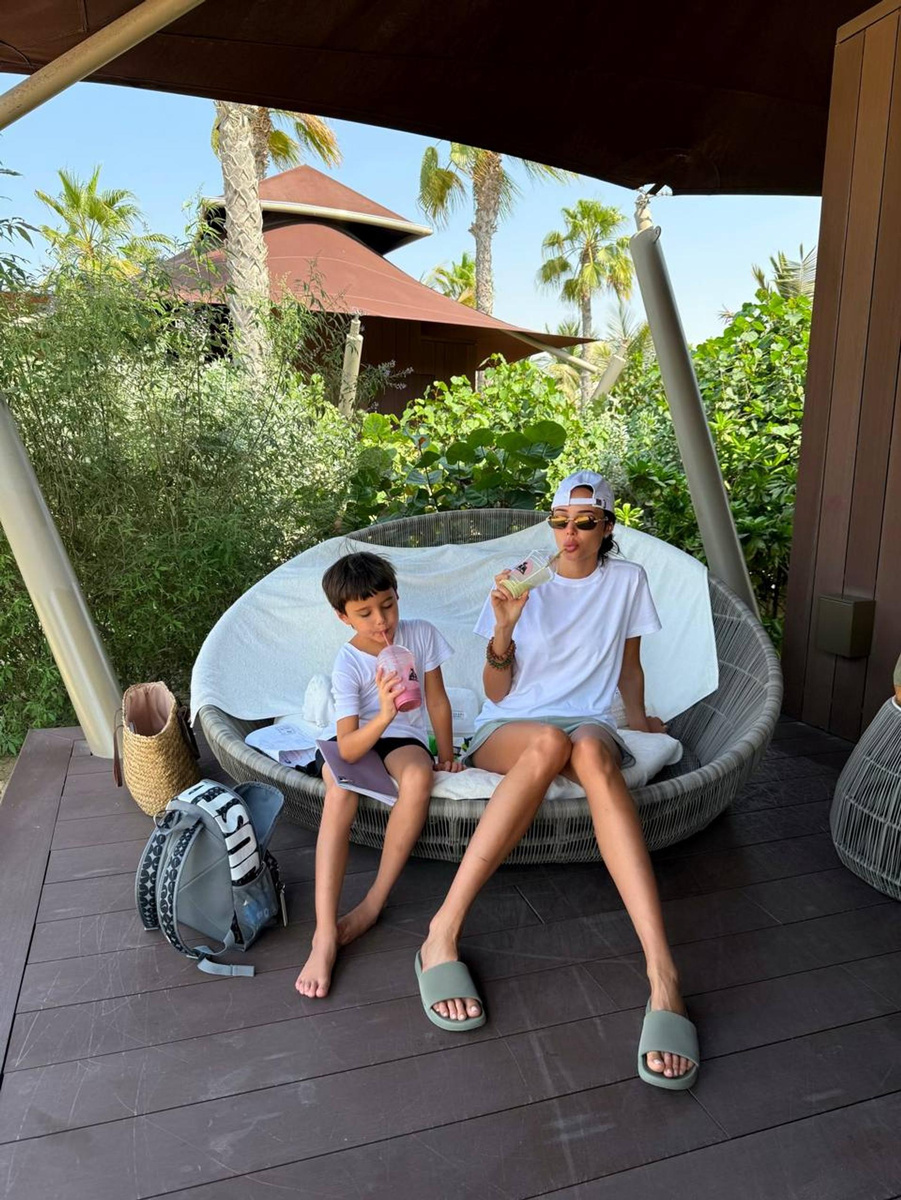    Анастасия Решетова с сыном. Фото: ТГ-канал reshetovalife