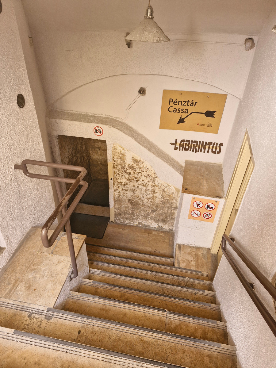 Лабиринт честно предупреждает: фотографировать нельзя