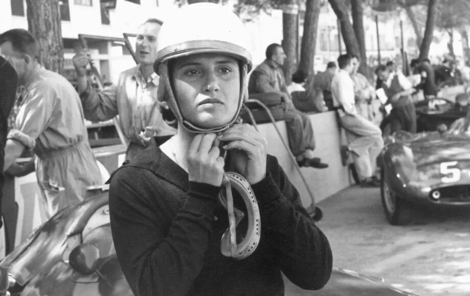 Мария Тереза де Филиппис была итальянской автогонщицей, которая вошла в историю Формулы-1 как первая женщина, участвовавшая в гонках Формулы-1