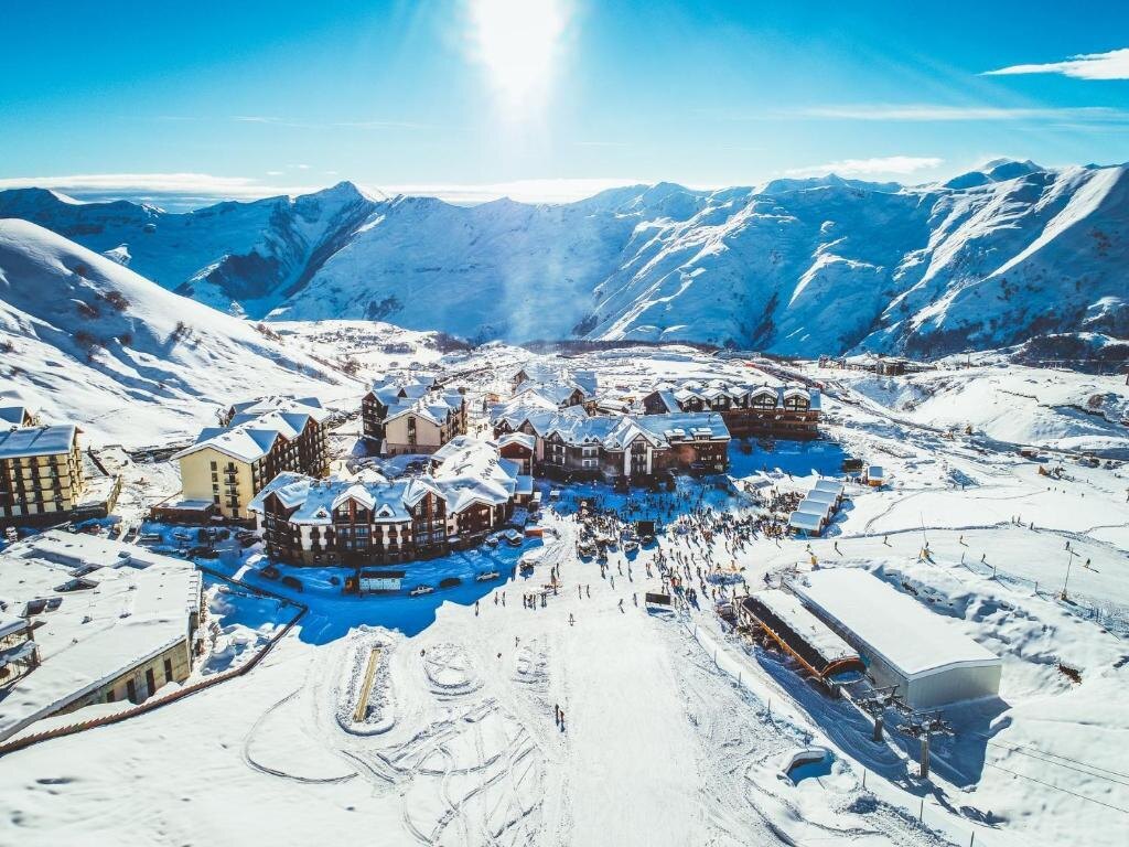 Фото с сайта https://www.vashotel.ru/gostinicy/gruziya/gudauri/ski-heaven/