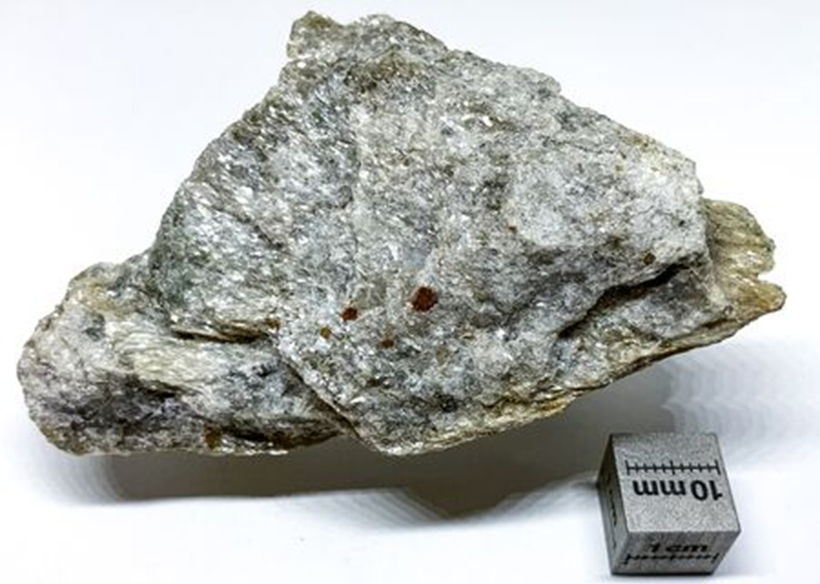 Минерал хёгбомит.