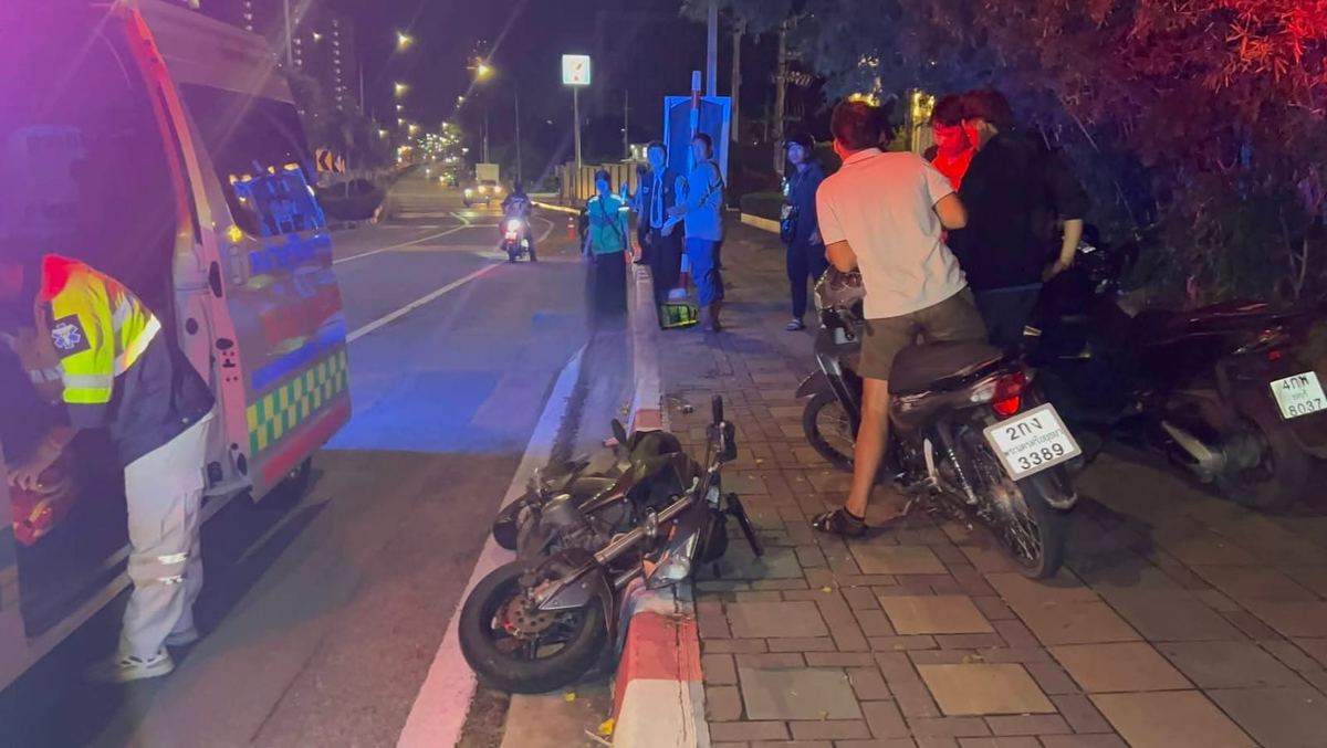 Наша уже внутри в скорой. 