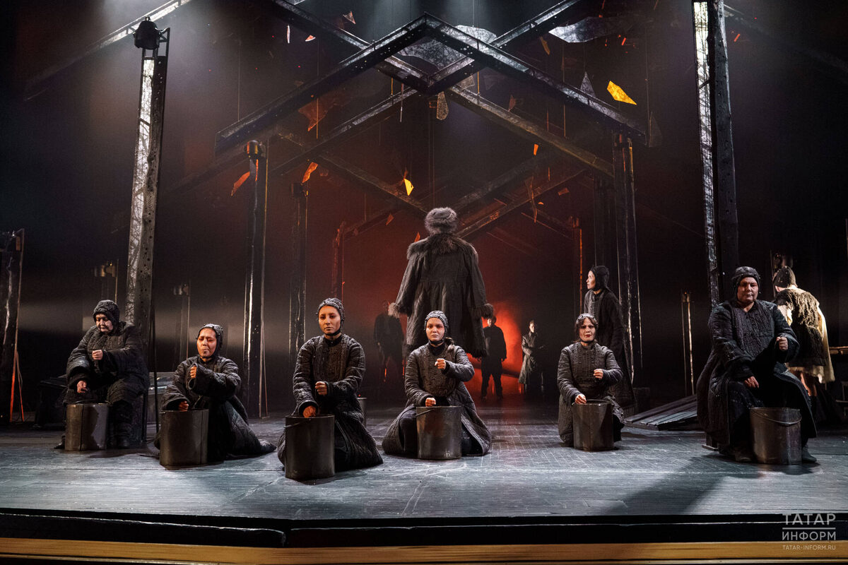 Казанские гастроли Башкирского драмтеатра им. М. Гафури начались эпическим спектаклем «Буренушка»Фото: © Салават Камалетдинов / «Татар-информ»