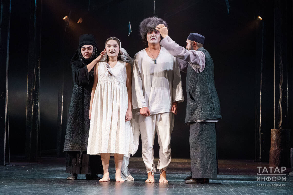 Одни из главных ролей исполнили Гульназ и Руслан Хайсаровы. Супруги сыграли сестру и брата, разлученных в детствеФото: © Салават Камалетдинов / «Татар-информ»