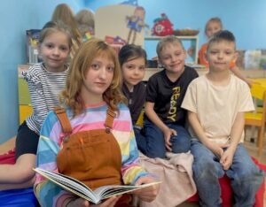    Анастасия Касицкая со своими воспитанниками