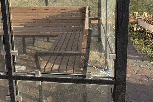    Другую остановку разбили в районе школы № 1. Фото: Администрация Корсаковского городского округа