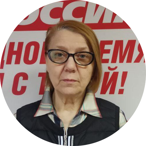 – Ситуация, когда теряют документы на выплаты или футболят родственников из ведомства в ведомство по кругу, – не редкость. В нашем случае мать погибшего бойца ждала выплат полтора года! Такого не должно быть. Чтобы разобраться в ситуации, мы подключили к работе депутата Госдумы фракции «Справедливая Россия» Дмитрия Кузнецова. Совместно с ним мы направили обращения в военную прокуратуру Московского военного округа, где числился боец, а также в Минобороны. Стоит отметить, с июля 2025 года подобных ситуаций должно стать меньше: Федеральный закон от 31.07.2025 № 317-ФЗ закрепил четкий срок для таких выплат – не более 30 дней. Его приняли как раз для того, чтобы бороться с волокитой, – рассказала руководитель Центра защиты прав граждан во Владимире Ольга Готовленкова.
