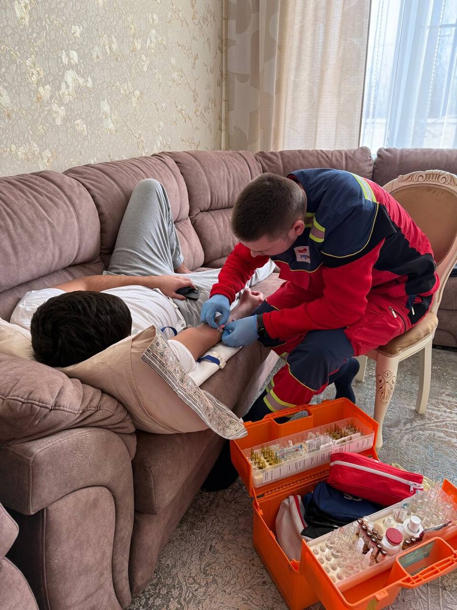 внутривенное введение препарата у пациента с острой аллергической реакцией