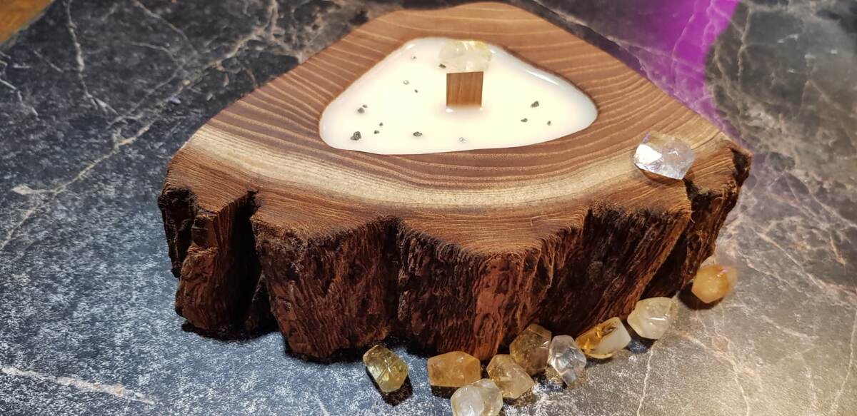 Свеча в дереве с камнями цитрина . Работа АртЛАМБ, Москва. Если ВАм что-то понравилось, пишите, все, что публикуем в  наличии.