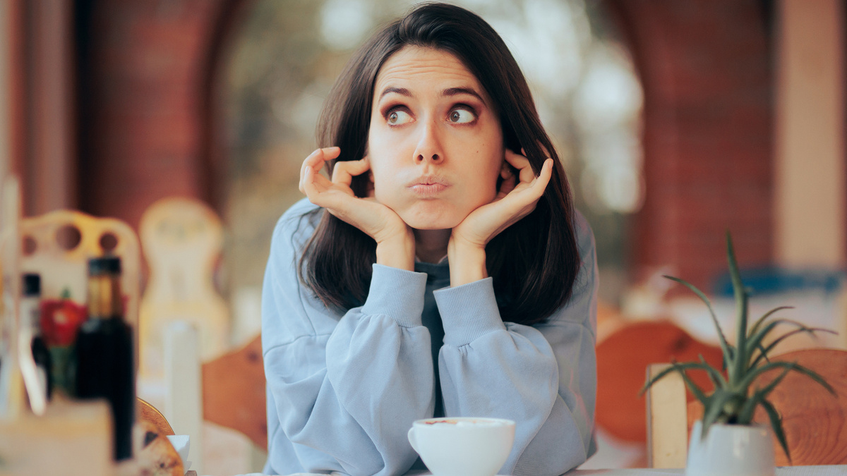     Фото: Nicoleta Ionescu/Shutterstock/FOTODOM По словам эксперта, у большинства из нас мелодия застревает на несколько минут, но у некоторых может крутиться часами