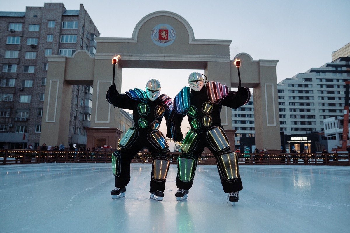     В Красноярске открылся первый каток