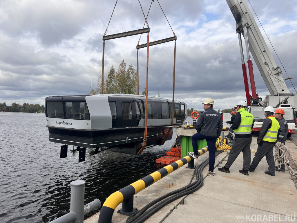 Спуск электросудна на верфи Эмпериум / Фото: Корабел. Ру  📷
