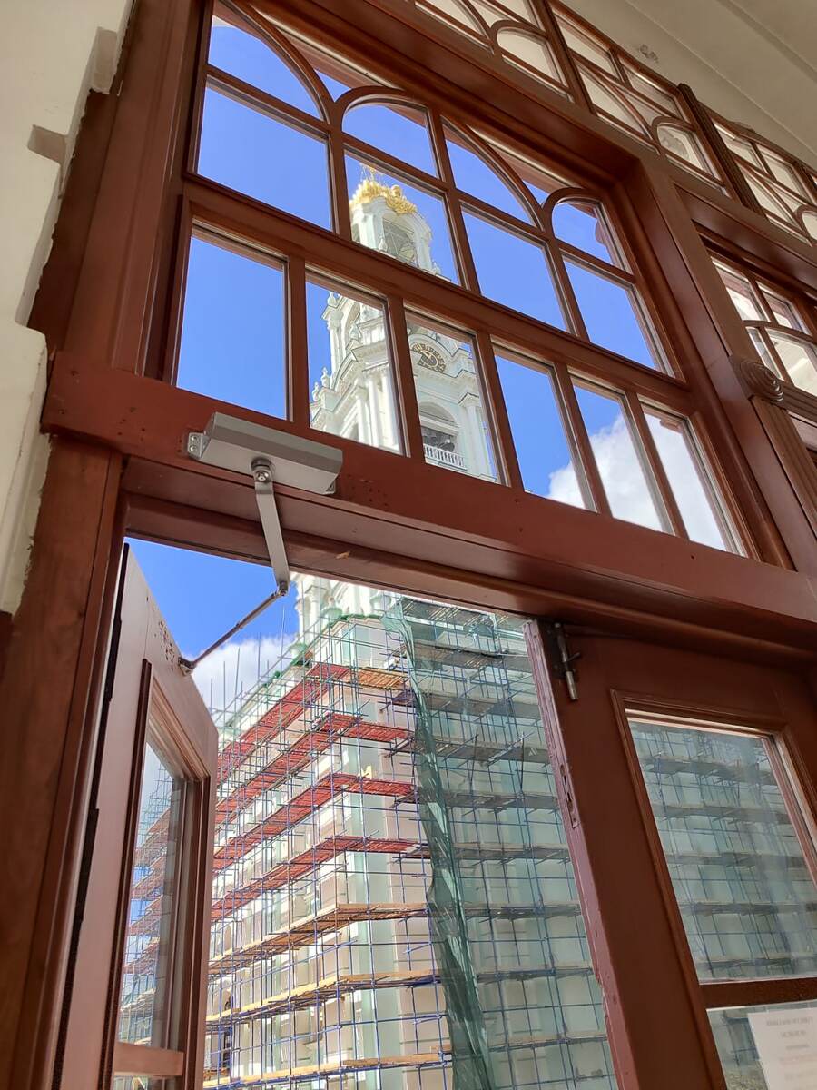 Свято-Троице-Сергиева Лавра, Успенский собор: вид на колокольню.