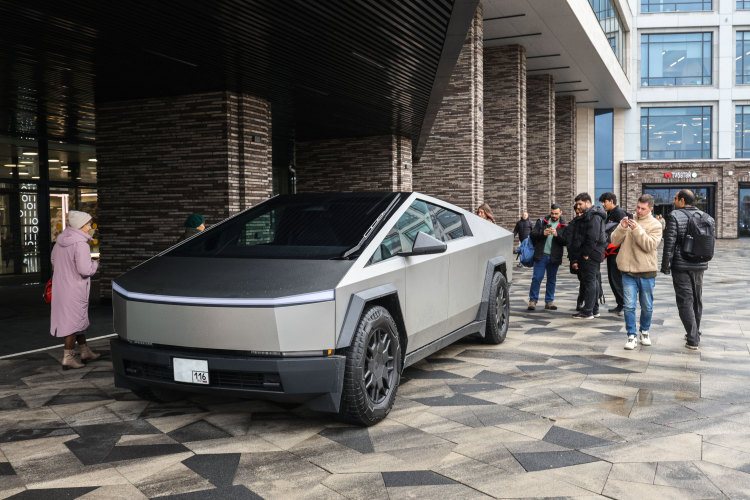    Продажи Cybertruck оказались значительно ниже прогнозированных 250 тысяч в год, достигнув лишь около 63 тысяч единиц с момента старта.   
Фото: «БИЗНЕС Online»