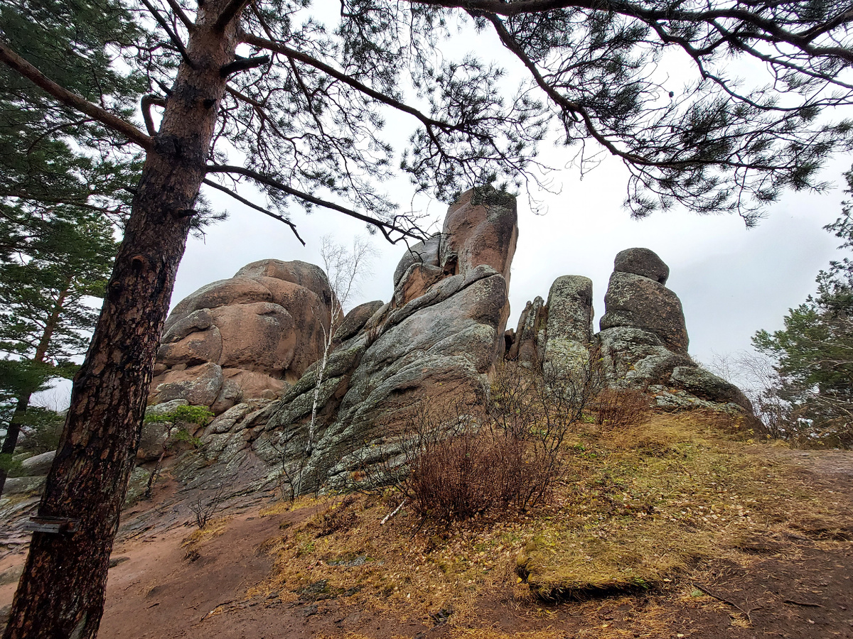 Первые скалы на нашем пути