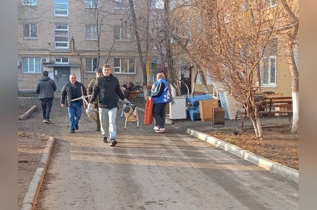    В Оренбурге прошёл субботник в поддержку пострадавших от пожара