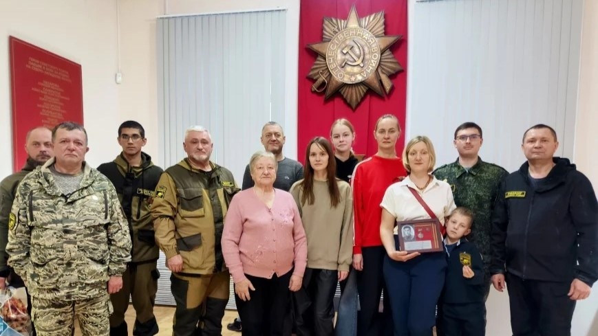    Сургутские поисковики вернули медаль героя родственникам спустя 80 лет