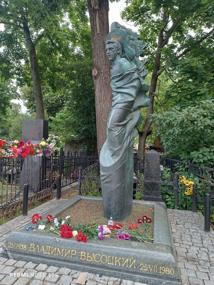 Могила В. С. Высоцкого.