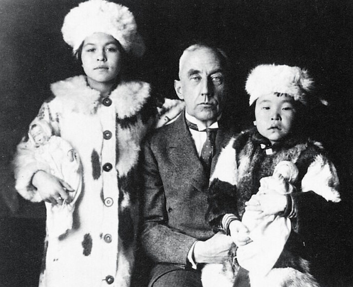 Руаль Амундсен и его приёмные дочери