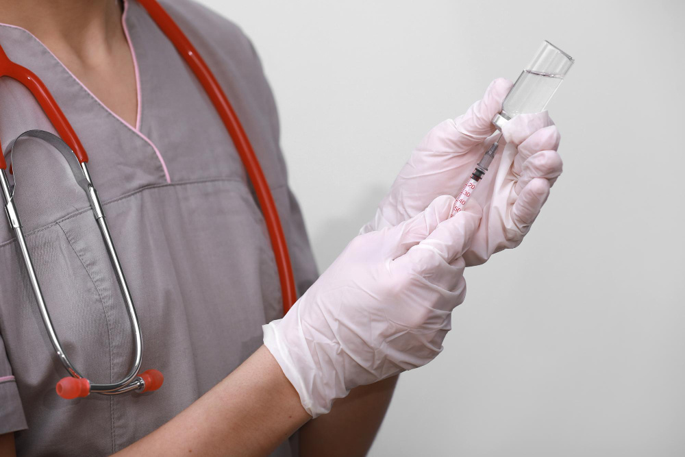 В организм вводится вещество, блокирующее выработку альдегиддегидрогеназы. (источник изображения: freepik.com)