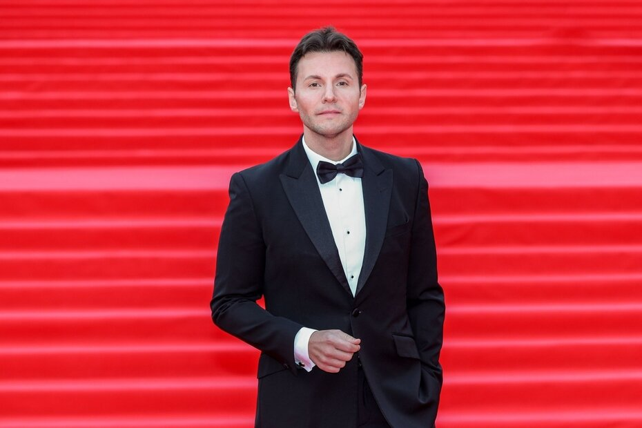 Востребованный актер, телеведущий, блогер, отец троих детей Вячеслав Манучаров... 