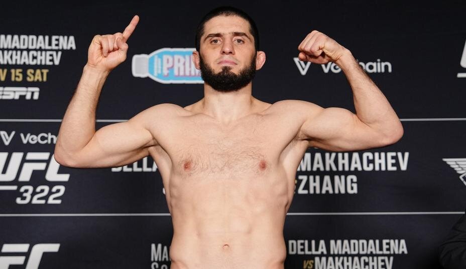    Ислам Махачев готовится стать двойным чемпионом UFC. Фото: UFC
