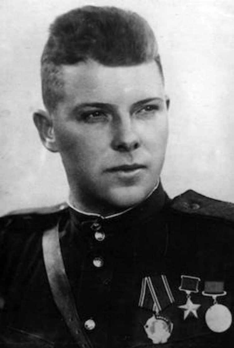 Зуев Кузьма Андреевич — командир орудия 1019-го стрелкового полка (307-я стрелковая дивизия, 13-я армия, Центральный фронт), ефрейтор. Фото: warheroes.ru