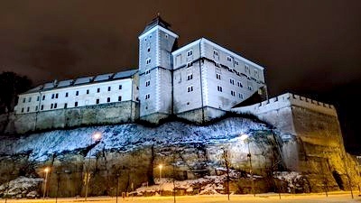 Замок на горе