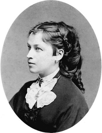 Что общество не простило дочери Пушкина?